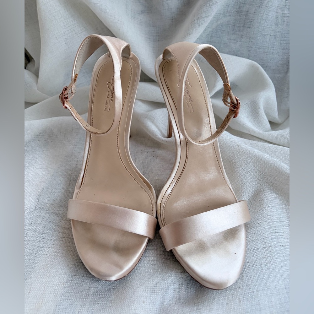 Vince Camuto Imagine women’ stiletto,dress sandal.Ivory satin,single strap.Sz 9M
